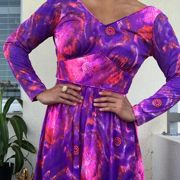 70s VINTAGE Striking Dress - Picture 3 of 8